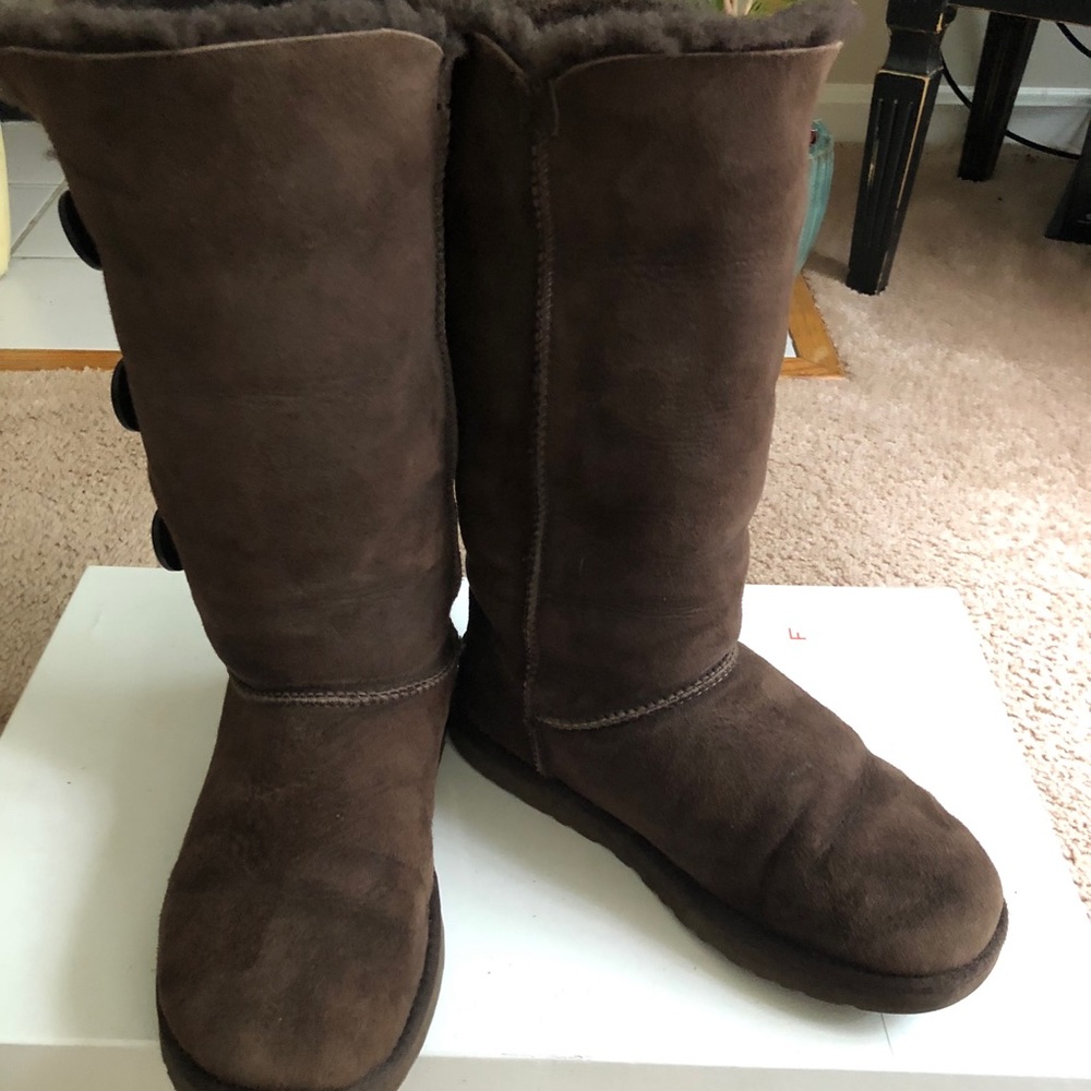 UGG Bailey Button Triplet Size 9
